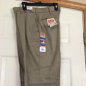 Wrangler men’s khakis